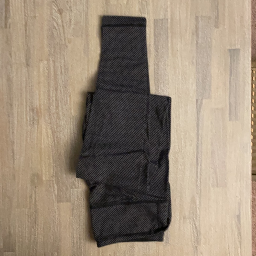 Lululemon black leggings size 4 - Picture 3 of 5